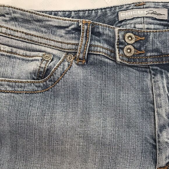 Chicos Capri Jeans Womens 1 Cuffed Faded Blue Denim 30X19.5 Modern Mid-Rise - Picture 3 of 9